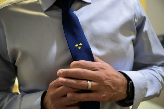 Head coach Tomas Montén of Sweden adjusts his tie