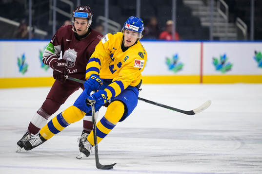 Anri Ravinskis of Latvia and Simon Edvinsson of Sweden
