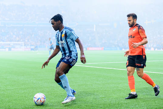 Joel Asoro of Djurgården and Franco Ariel Ferrari of Apoel