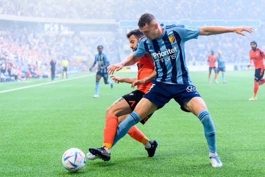 Franco Ariel Ferrari of Apoel and Piotr Johansson of