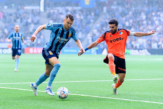 Piotr Johansson of Djurgården and George Efrem of Apoel