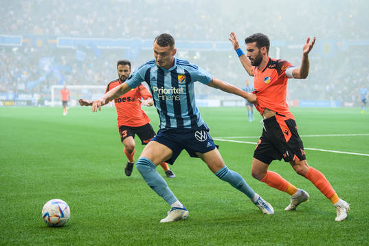 Piotr Johansson of Djurgården and George Efrem of Apoel