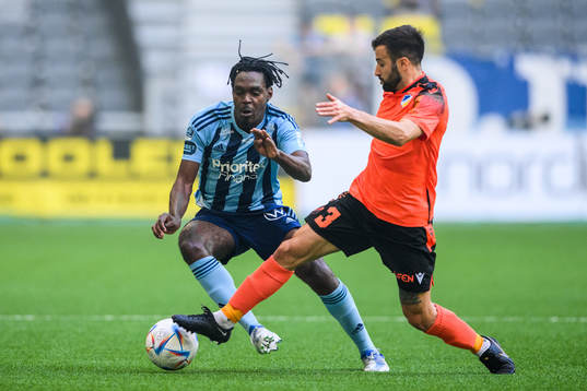 Joel Asoro of Djurgården and Franco Ariel Ferrari of Apoel