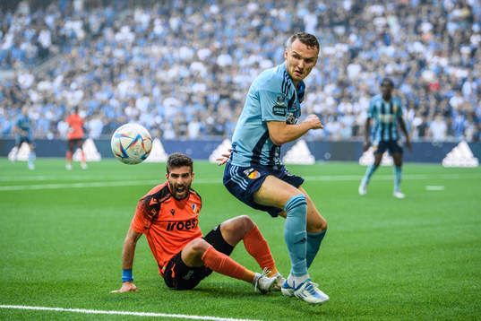 Piotr Johansson of Djurgården and George Efrem of Apoel