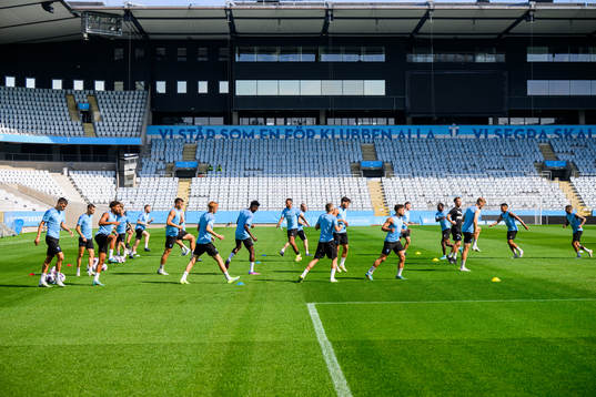 Players of Malmö FF warm up