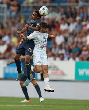 Bilal Hussein of AIK and Michal Travnik of Slovacko