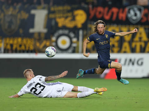 Axel Björnström of AIK and Petr Reinberk of Slovacko