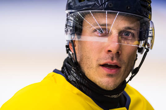 s Andy Miele
