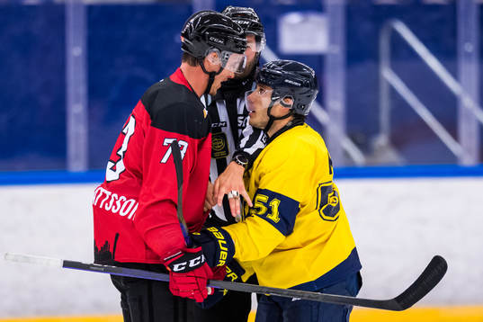 Bläddra bland fler bilder av Ishockey, Träningsmatch, Malmö Redhawks - HV71