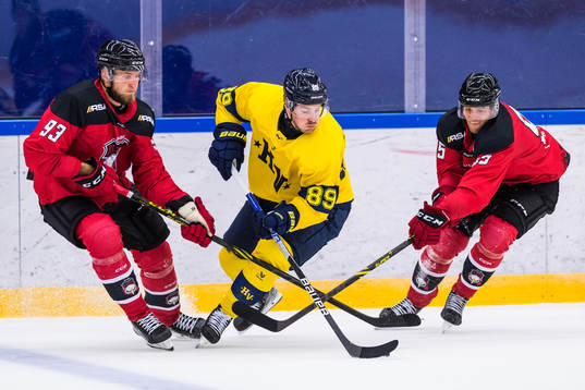 Malmö Redhawks Kristian Vesalainen och Carl Persson mot