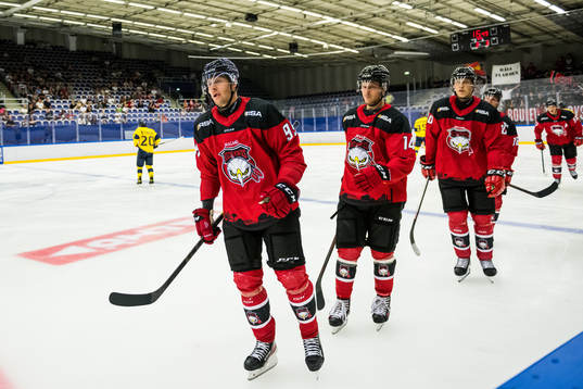 Malmö Redhawks Carl Persson och Carl-Johan Lerby jublar