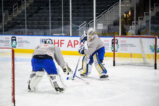 Goaltenders Carl Lindbom and Calle Clang of Sweden at a