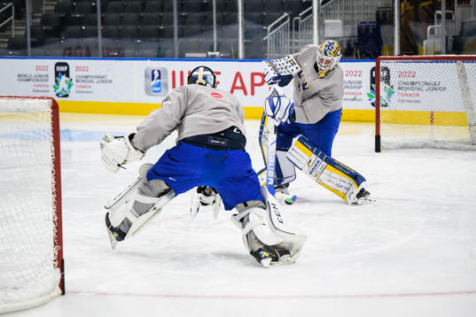 Goaltenders Carl Lindbom and Calle Clang of Sweden at a