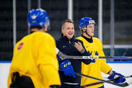 Head coach Tomas Montén and Oskar Olausson of Sweden at a