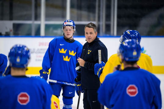 Head coach Tomas Montén of Sweden at a practice session