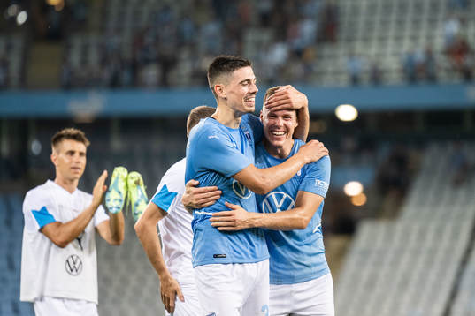 Dennis Hadzikadunic och Niklas Moisander of Malmö FF