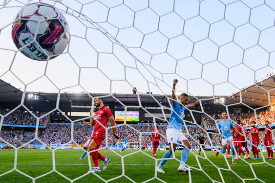 Isaac Kiese Thelin and Veljko Birmancevic of Malmö FF