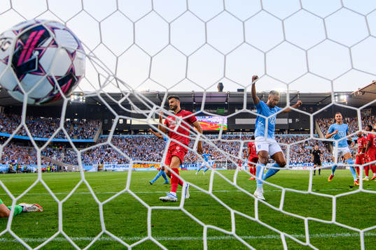 Isaac Kiese Thelin and Veljko Birmancevic of Malmö FF
