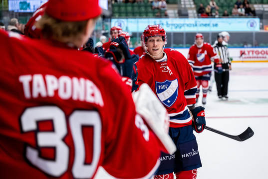 Helsinfors Joonas Lyytinen jublar