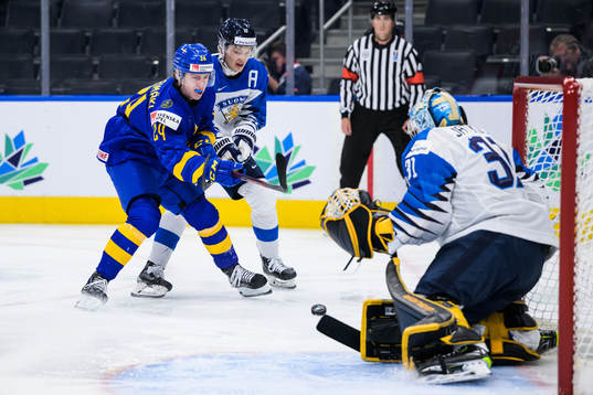 Jonathan Lekkerimäki of Sweden challenges Kasper Puutio