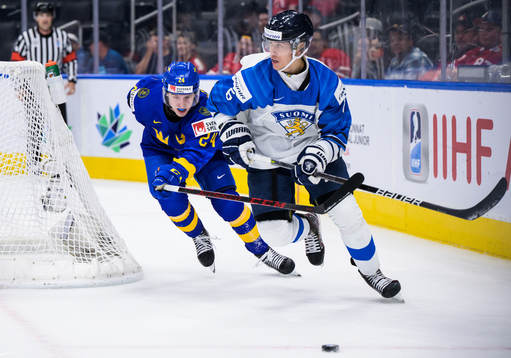 Jonathan Lekkerimäki of Sweden and Eemil Viro of Finland