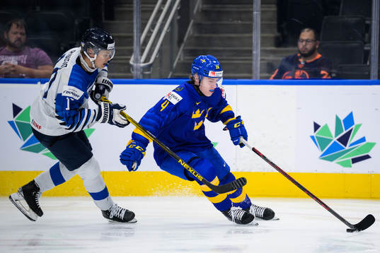 Kasper Puutio of Finland and Jonathan Lekkerimäki of Sweden