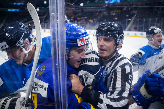 Aatu Räty of Finland and Daniel Ljungman of Sweden