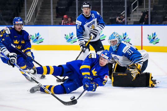 Victor Stjernborg and Oskar Magnusson of Sweden challenge