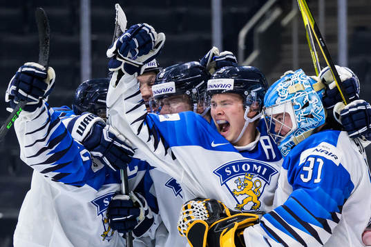 Bläddra bland fler bilder av 2022 IIHF World Junior Championship, day 11, semifinal, Sweden - Finland