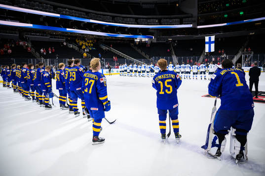 Players of Sweden look dejected