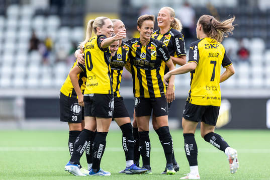 Häckens spelare jublar