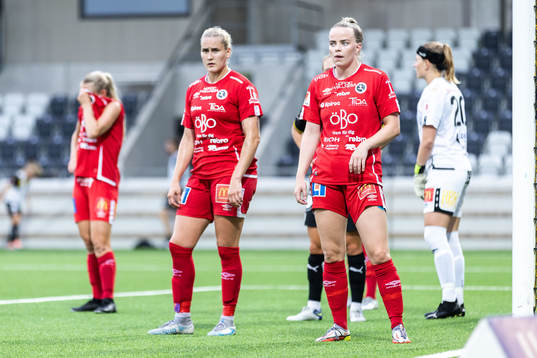 Örebros Elin Pikkujämsä och Berglind Ros Augustdottir