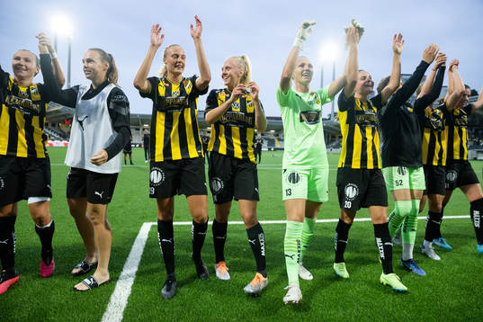 Häckens spelare jublar
