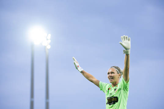 Häckens målvakt Jennifer Falk jublar