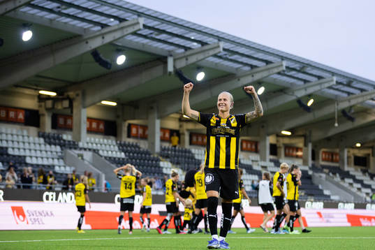 Häckens Filippa Curmark jublar