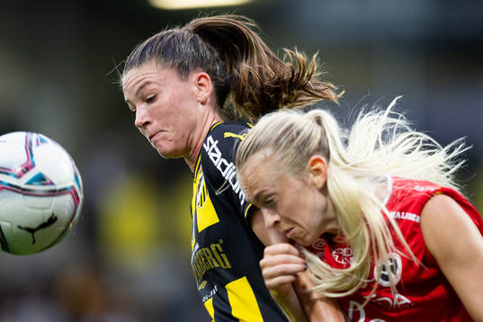 Häckens Pauline Hammarlund och Örebros Michaela Kovacs