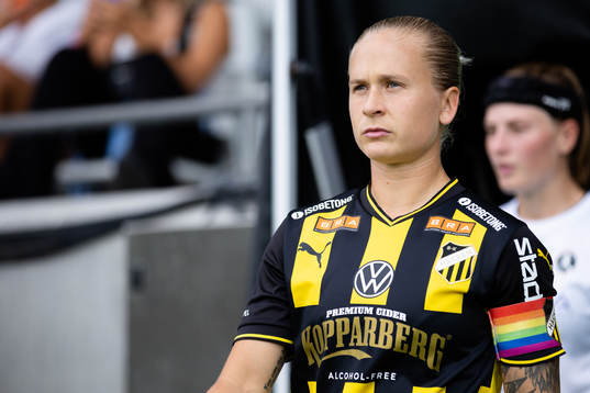 Häckens Filippa Curmark på väg in för line up innan