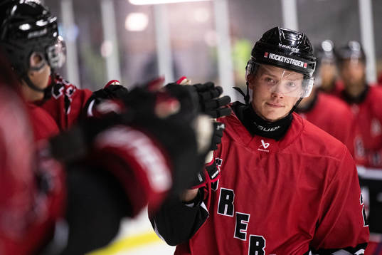 Örebros Linus Öberg jublar