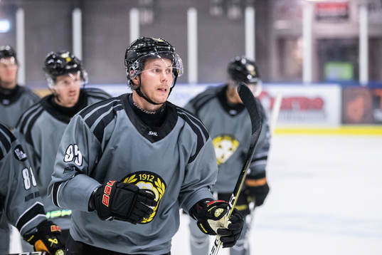 Brynäs Nick Olesen jublar