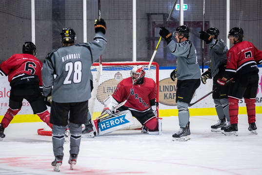 Brynäs Nick Olesen jublar