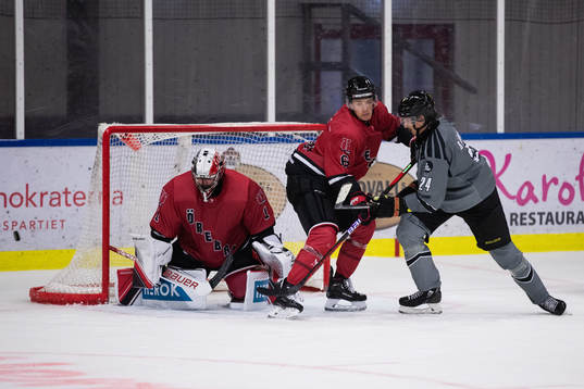 Örebros målvakt Jhonas Enroth, Filip Berglund  och
