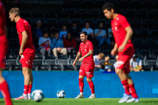 Niklas Fernando Nygaard Castro of Brann warms up