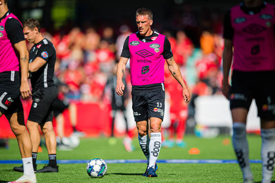 Per-Egil Hough Flo of Sogndal warms up