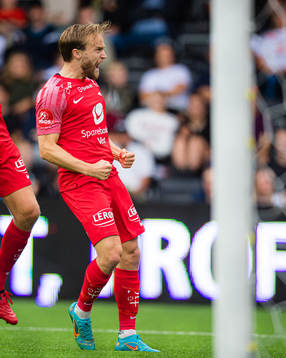 Bård Finne of Brann celebrates