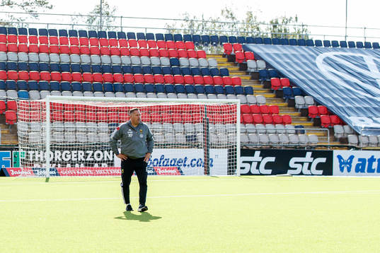 Östersunds tränare Magnus Powell deppar