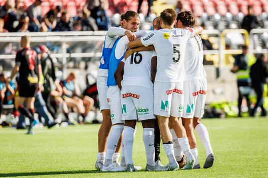 Brommapojkarna jublar