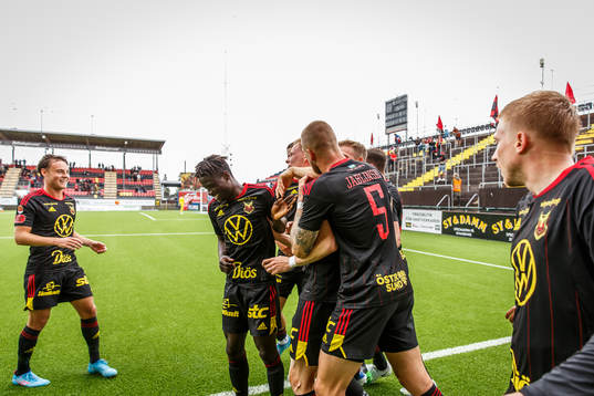 Östersunds Malcolm Stolt  jublar