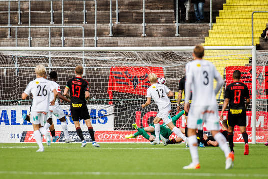 Brommapojkarnas Theo Bergvall gör 2-2