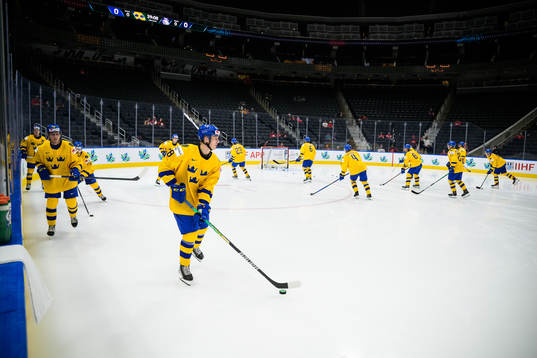 Linus Sjödin of Sweden at warm-up