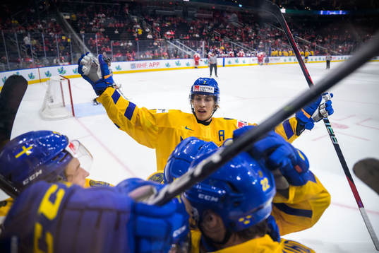 Simon Edvinsson of Sweden celebrates with teammates